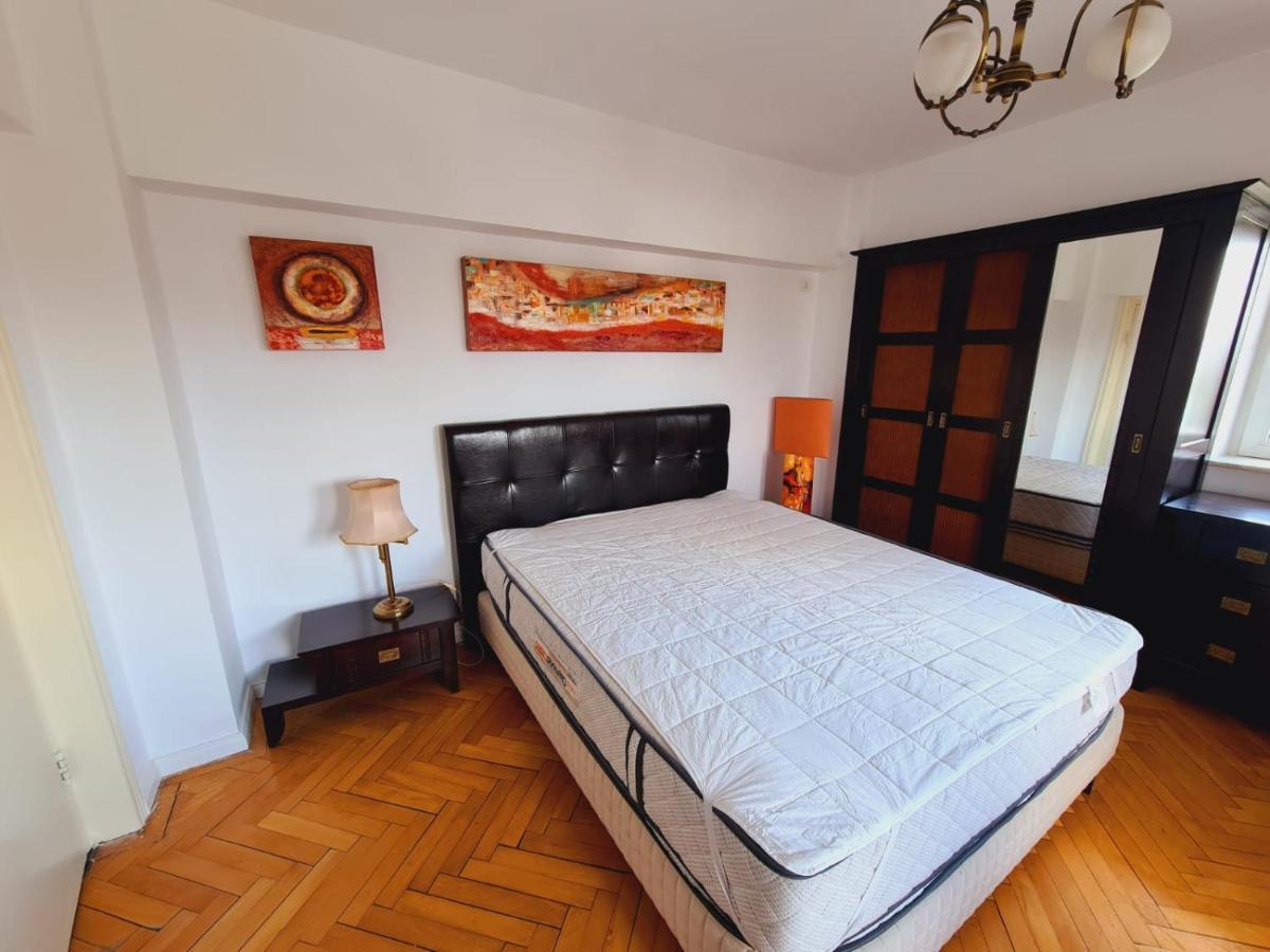 Old Town Apartment With Panoramic View Boekarest Buitenkant foto