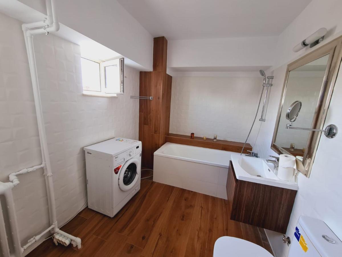 Old Town Apartment With Panoramic View Boekarest Buitenkant foto