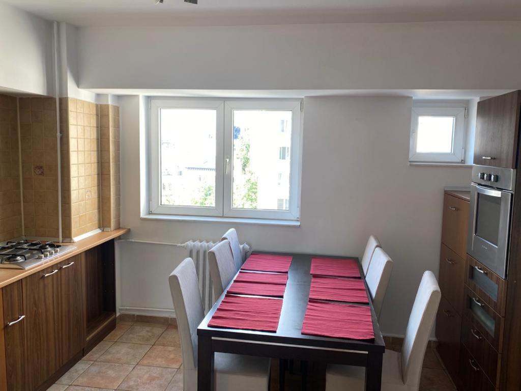 Old Town Apartment With Panoramic View Boekarest Buitenkant foto