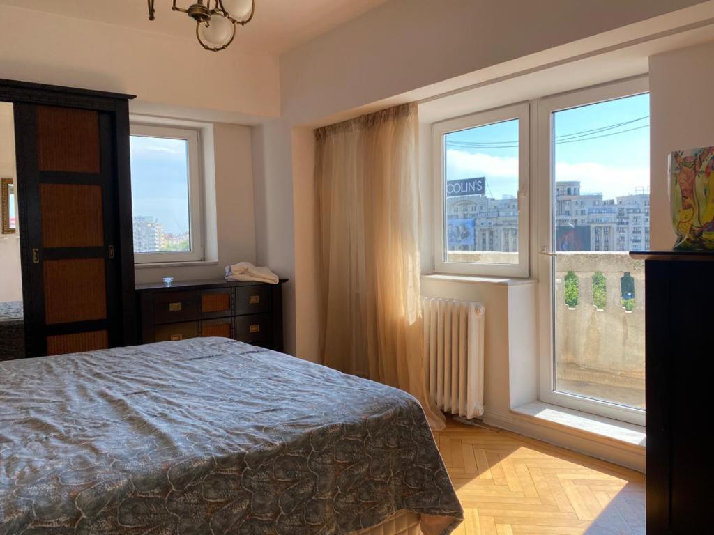 Old Town Apartment With Panoramic View Boekarest Buitenkant foto