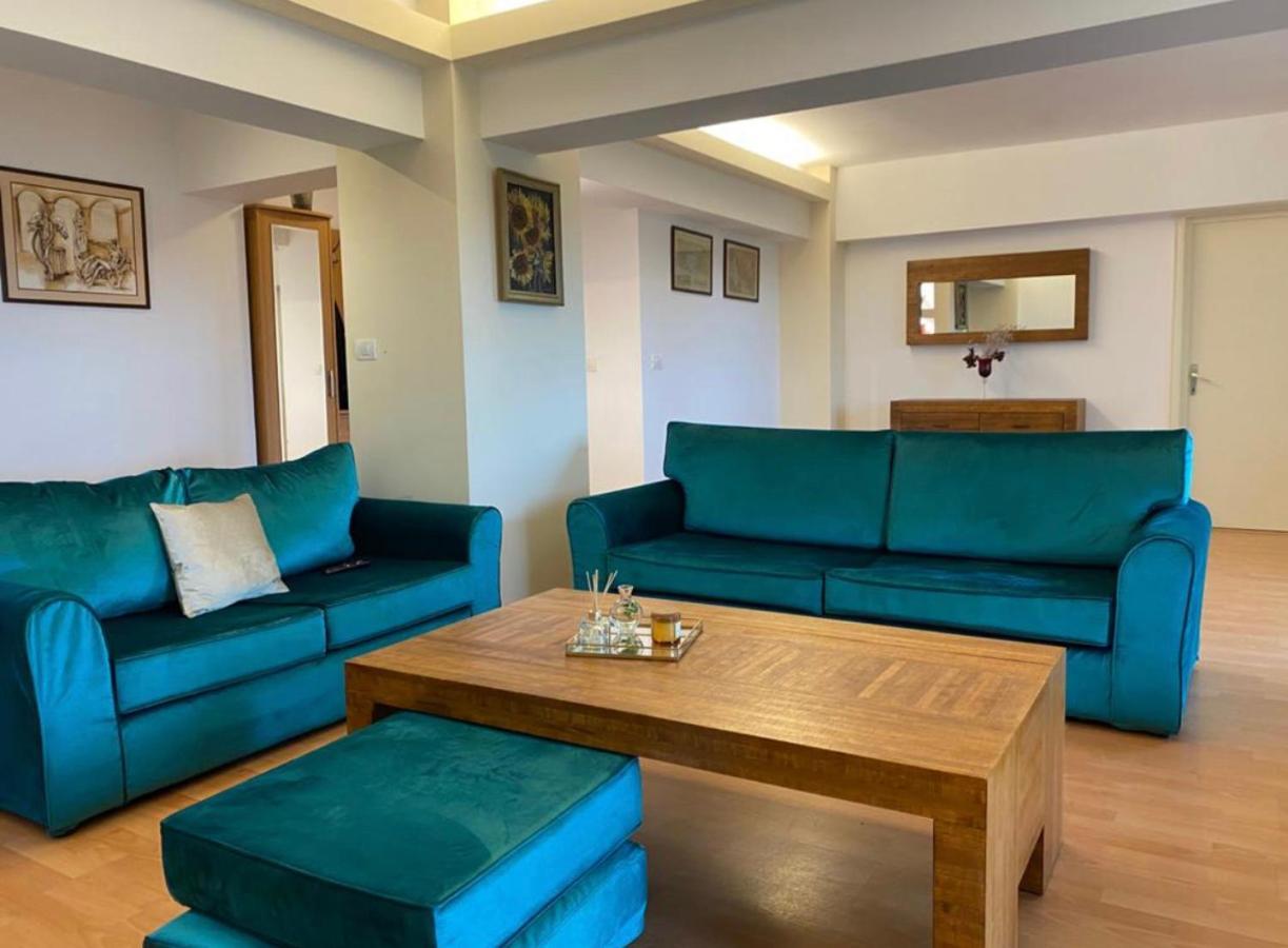 Old Town Apartment With Panoramic View Boekarest Buitenkant foto