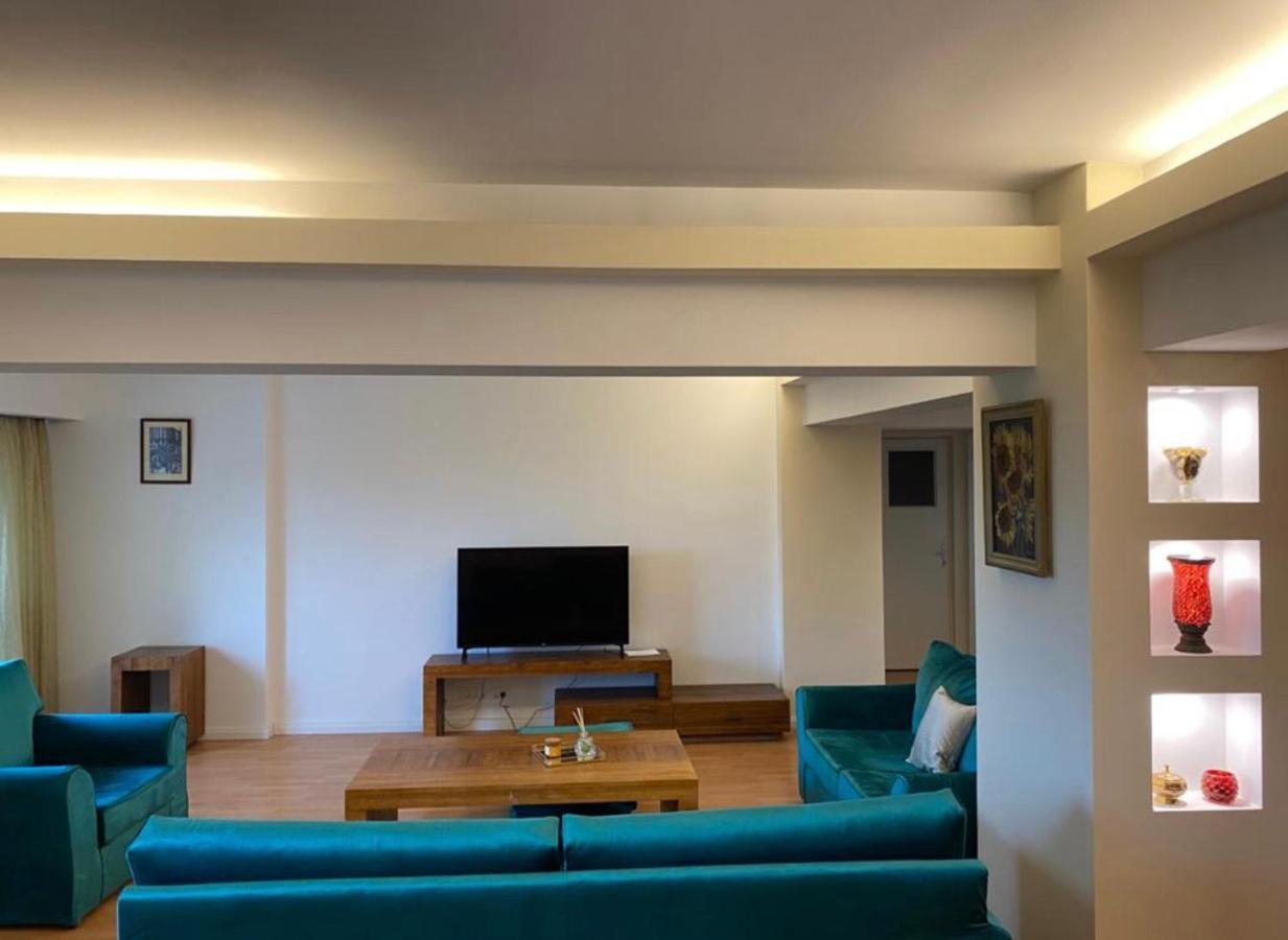 Old Town Apartment With Panoramic View Boekarest Buitenkant foto
